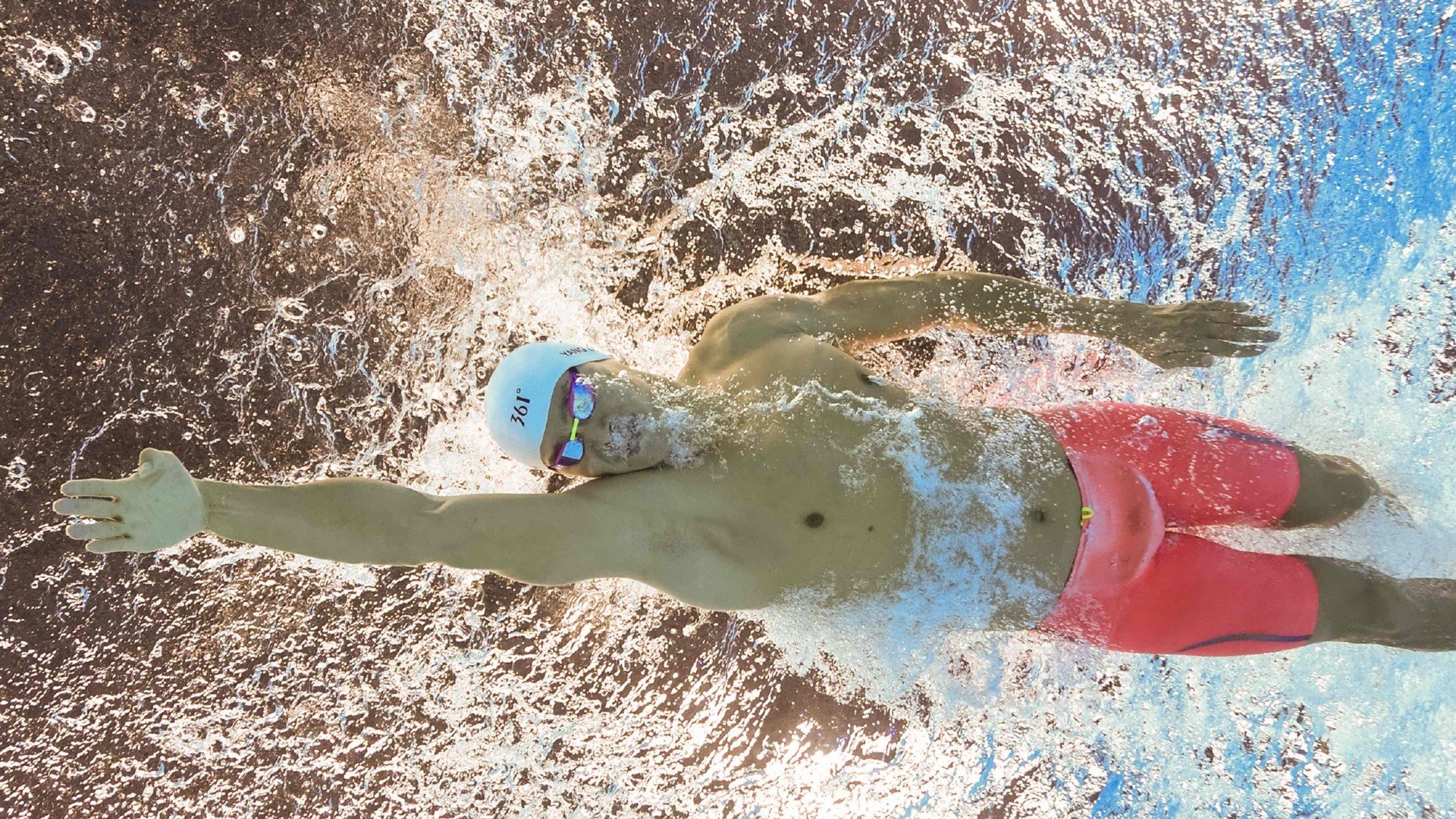 _极地雪地越野：穿越冰雪荒原的极速冲刺_，雪地极地服